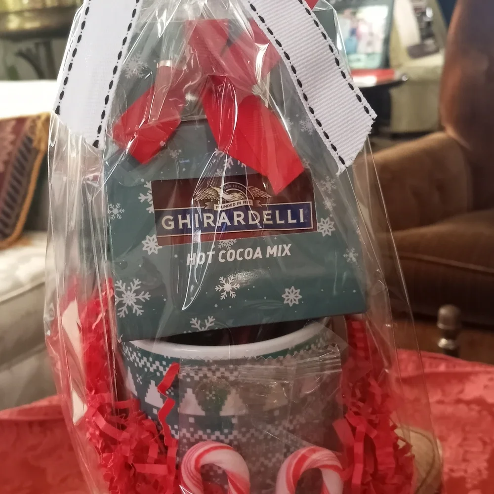Ghirardelli Hot Cocoa & Candy Canes Gift Set ~ Free Shipping! ☆ NWT
